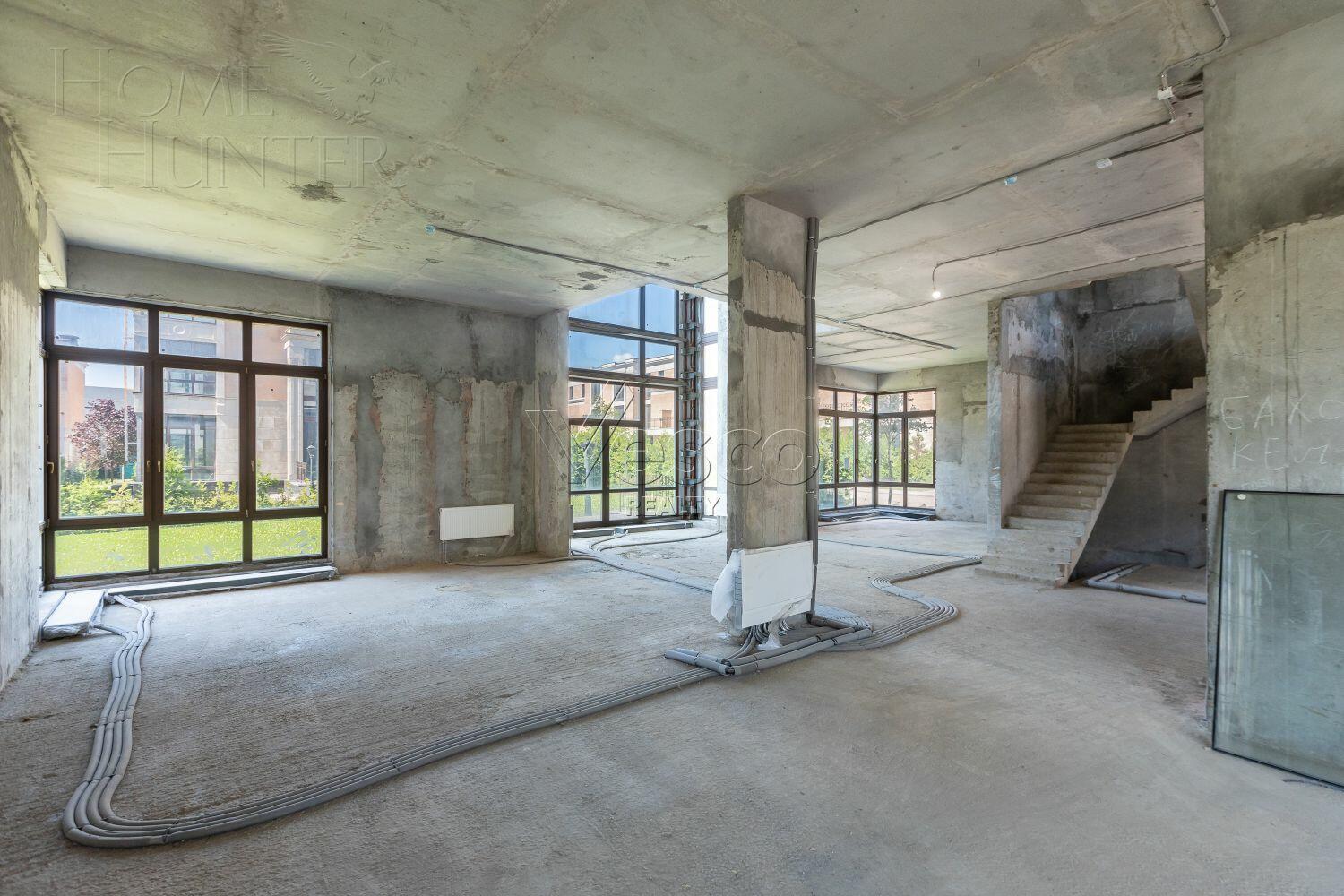 4-УРОВНЕВЫЙ ОСОБНЯК БЕЗ ОТДЕЛКИ 840 М² НА 1 ЭТАЖЕ