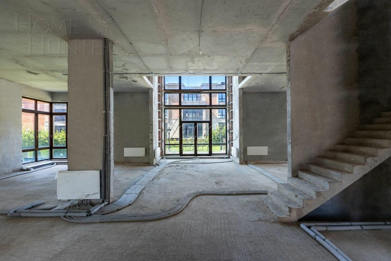 4-УРОВНЕВЫЙ ОСОБНЯК БЕЗ ОТДЕЛКИ 840 М² НА 1 ЭТАЖЕ