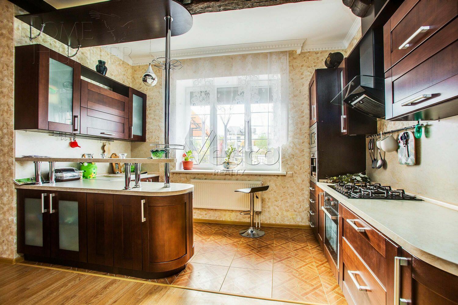 3-этажный коттедж 420 м² с отделкой