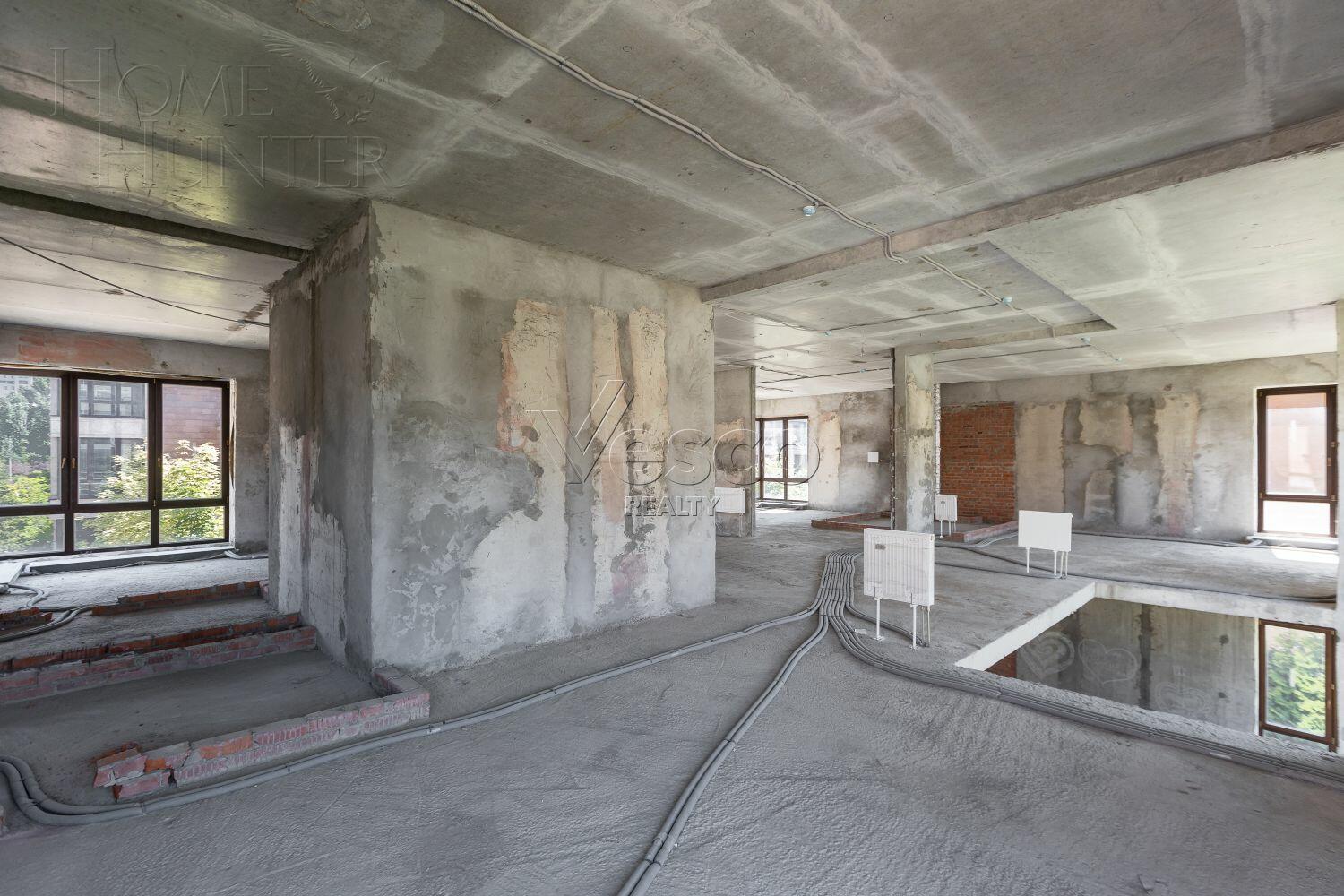 4-УРОВНЕВЫЙ ОСОБНЯК БЕЗ ОТДЕЛКИ 840 М² НА 1 ЭТАЖЕ