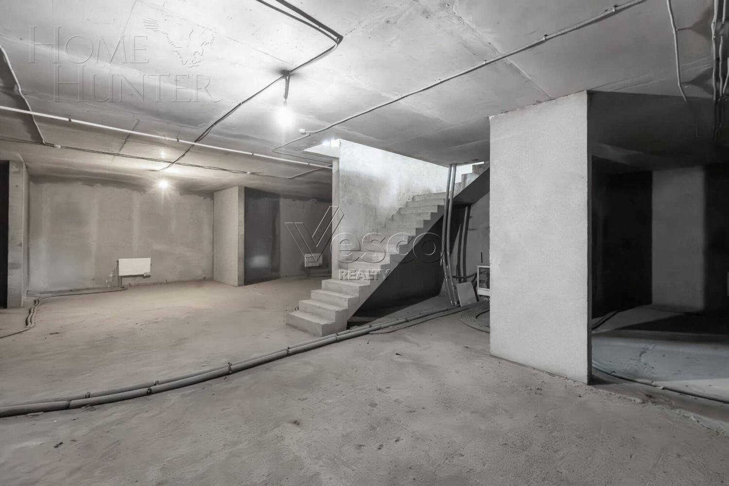 4-УРОВНЕВЫЙ ОСОБНЯК БЕЗ ОТДЕЛКИ 840 М² НА 1 ЭТАЖЕ