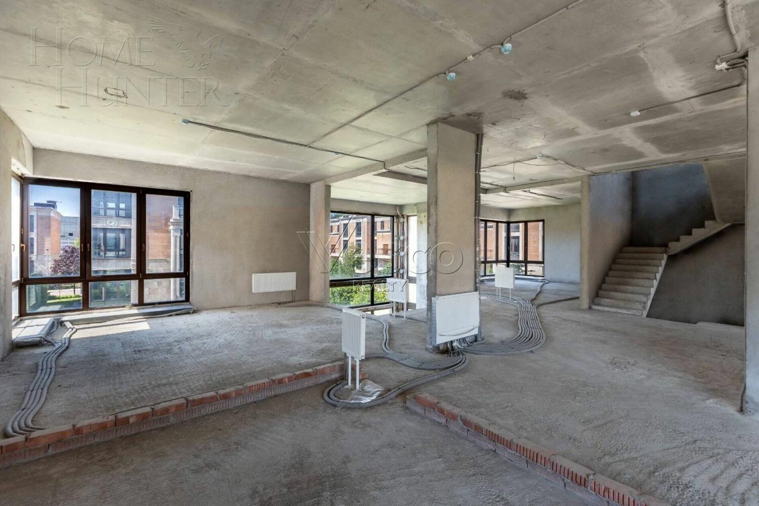 4-УРОВНЕВЫЙ ОСОБНЯК БЕЗ ОТДЕЛКИ 840 М² НА 1 ЭТАЖЕ