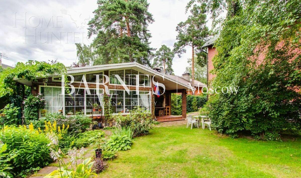 3-этажный коттедж 450 м² с отделкой