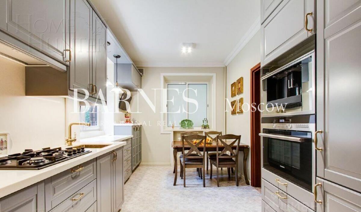 3-этажный коттедж 450 м² с отделкой