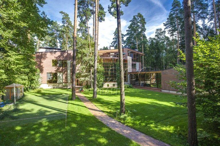 2-этажный коттедж 1 500 м² с отделкой