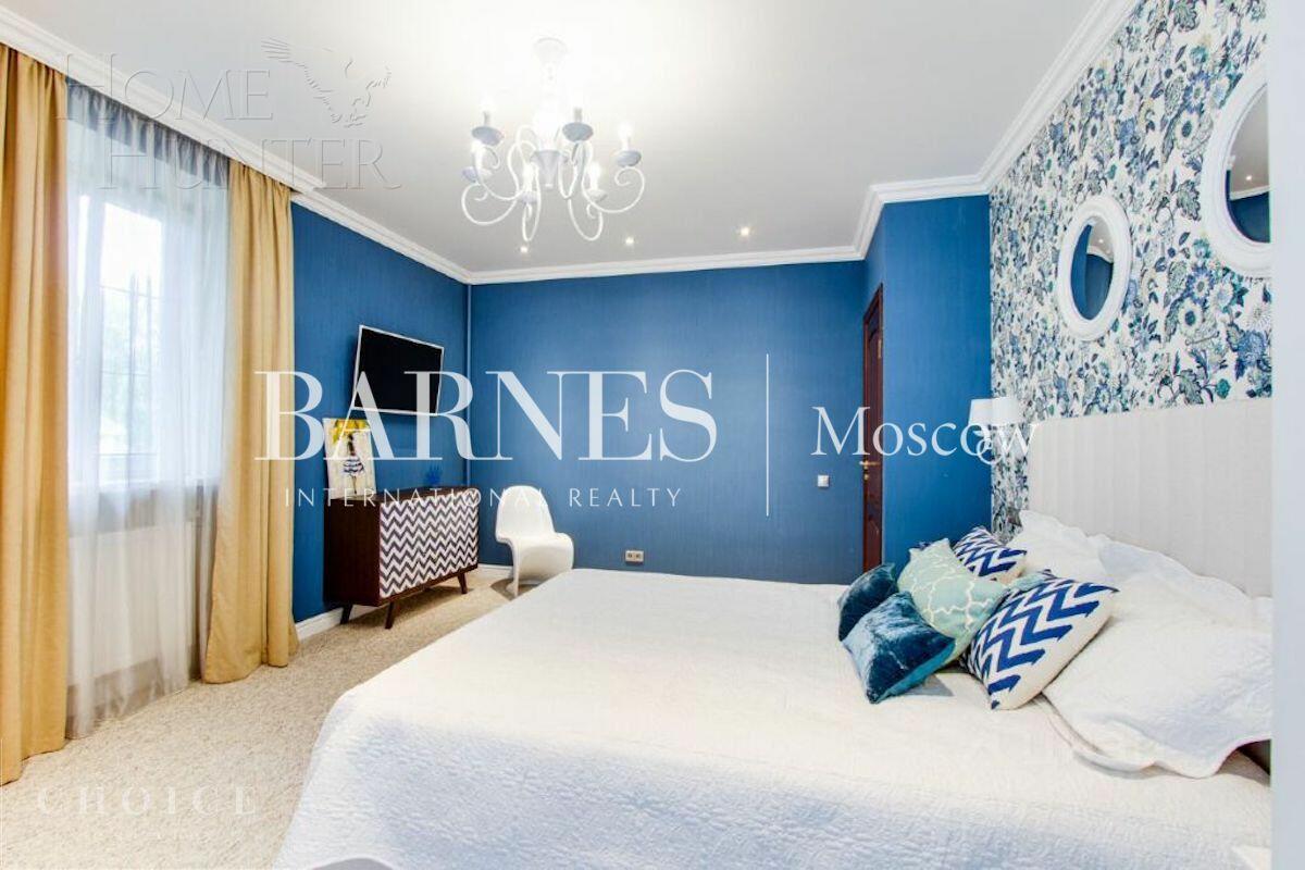 3-этажный коттедж 450 м² с отделкой