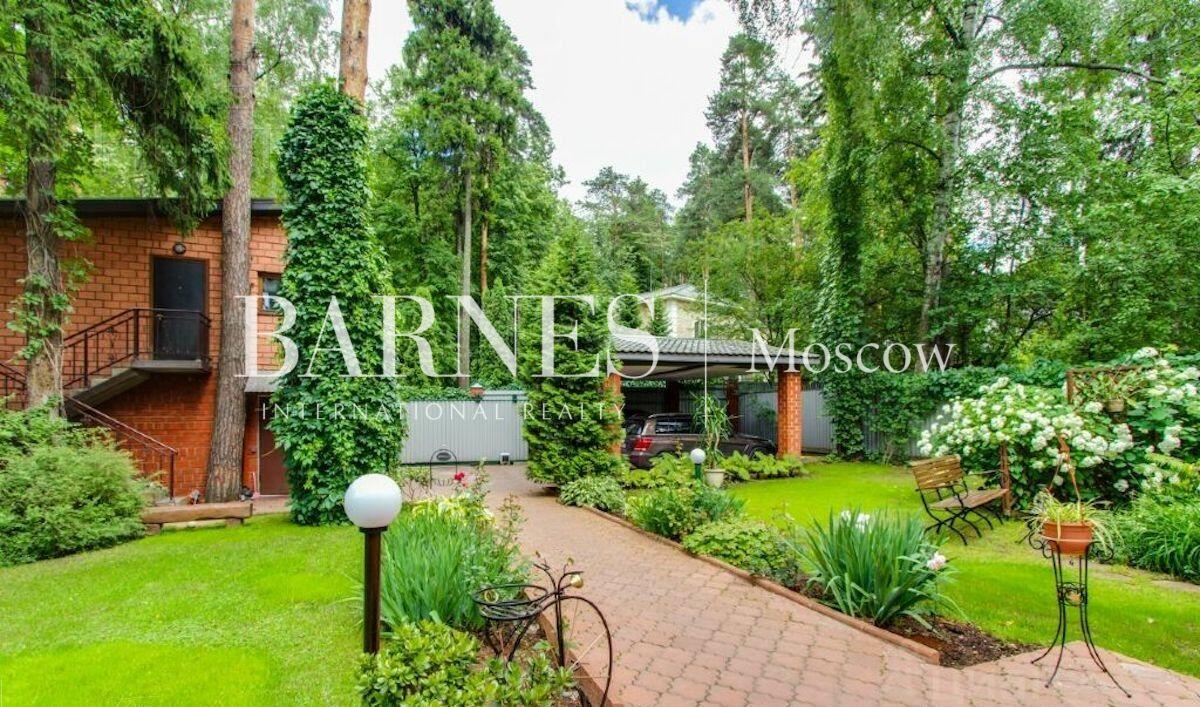 3-этажный коттедж 450 м² с отделкой