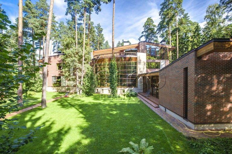 2-этажный коттедж 1 500 м² с отделкой