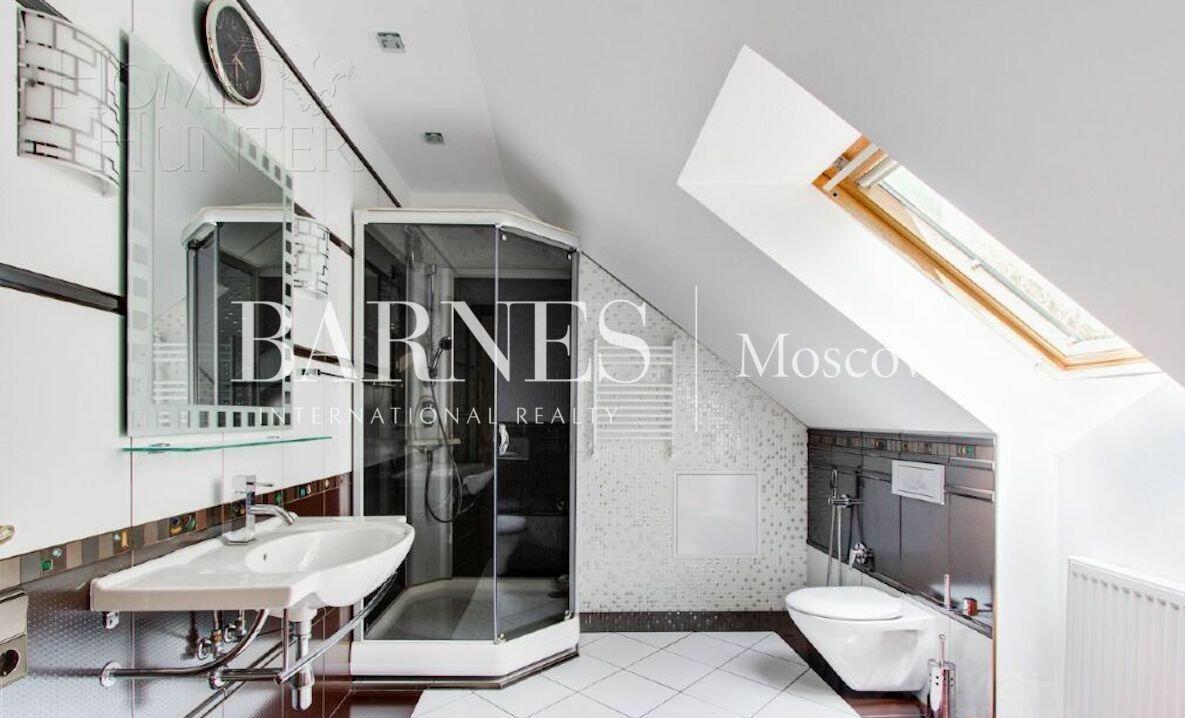 3-этажный коттедж 450 м² с отделкой