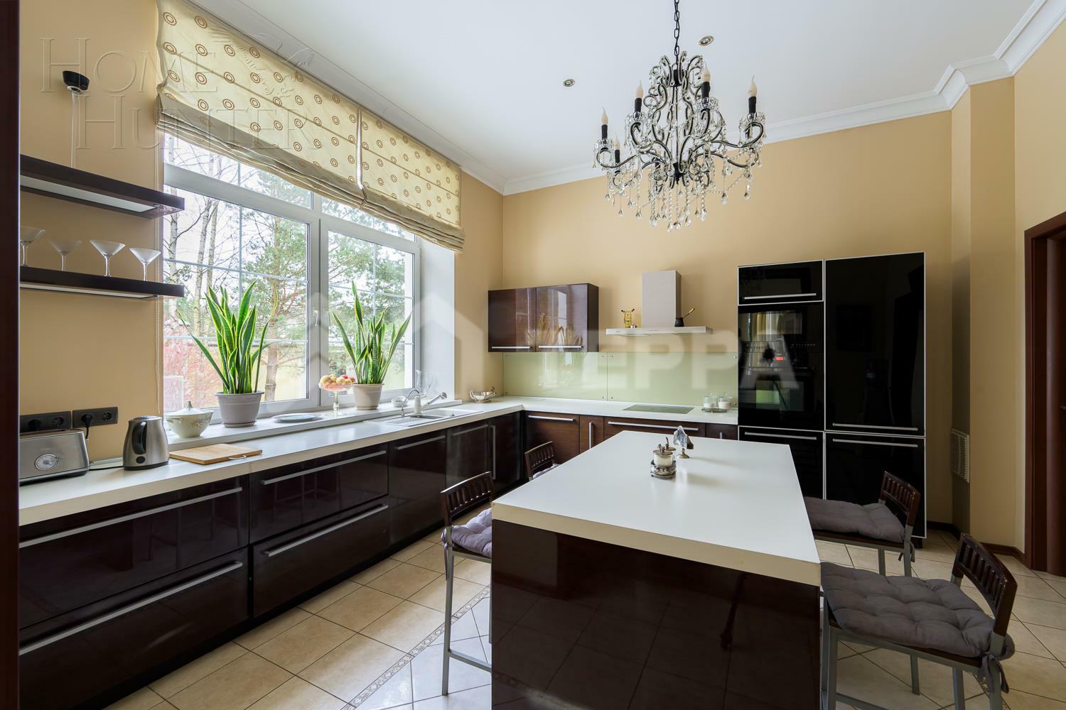 2-этажный коттедж 650 м² с отделкой