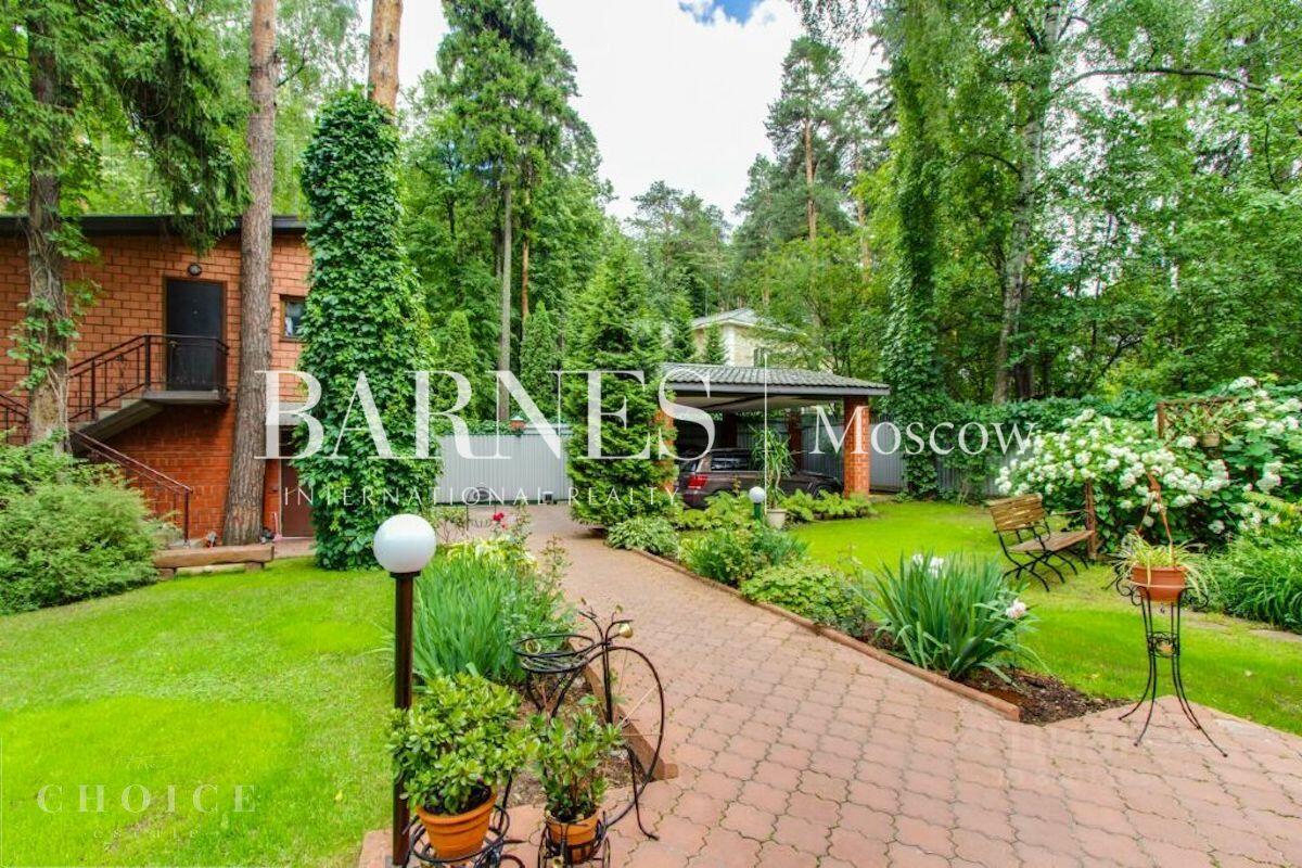 3-этажный коттедж 450 м² с отделкой