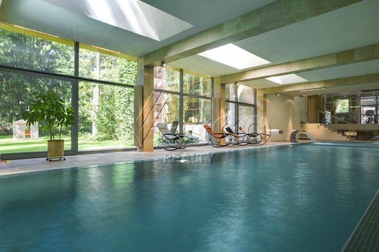 2-этажный коттедж 1 500 м² с отделкой