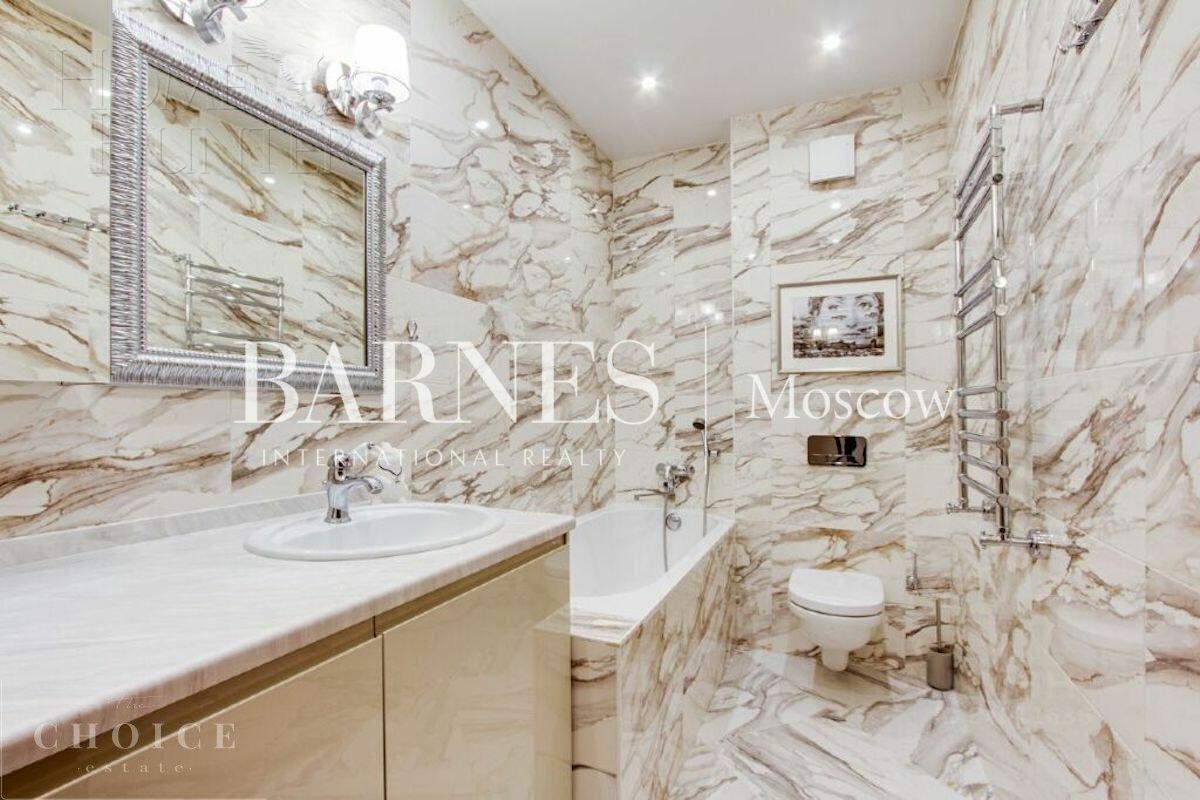 3-этажный коттедж 450 м² с отделкой