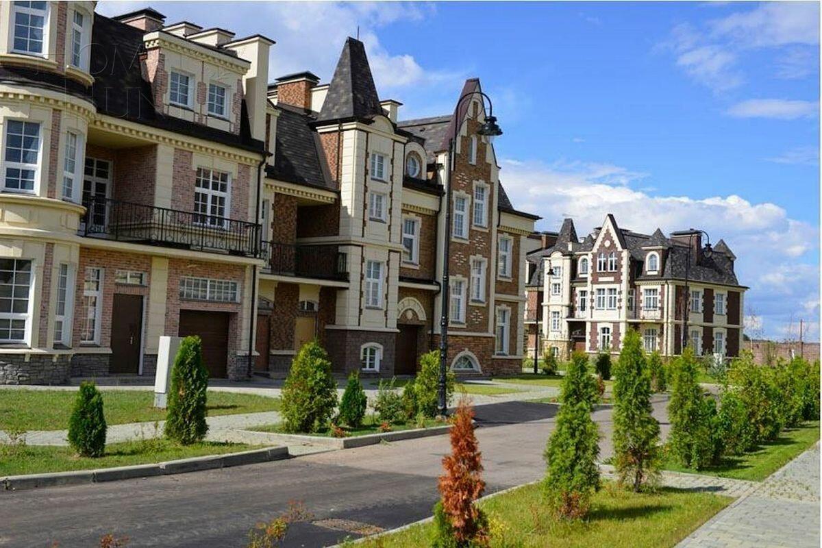 2-этажный таунхаус 320 м² с отделкой