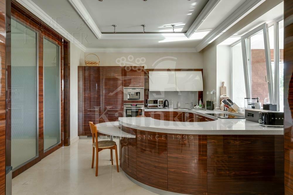 2-этажный таунхаус 450 м² с отделкой