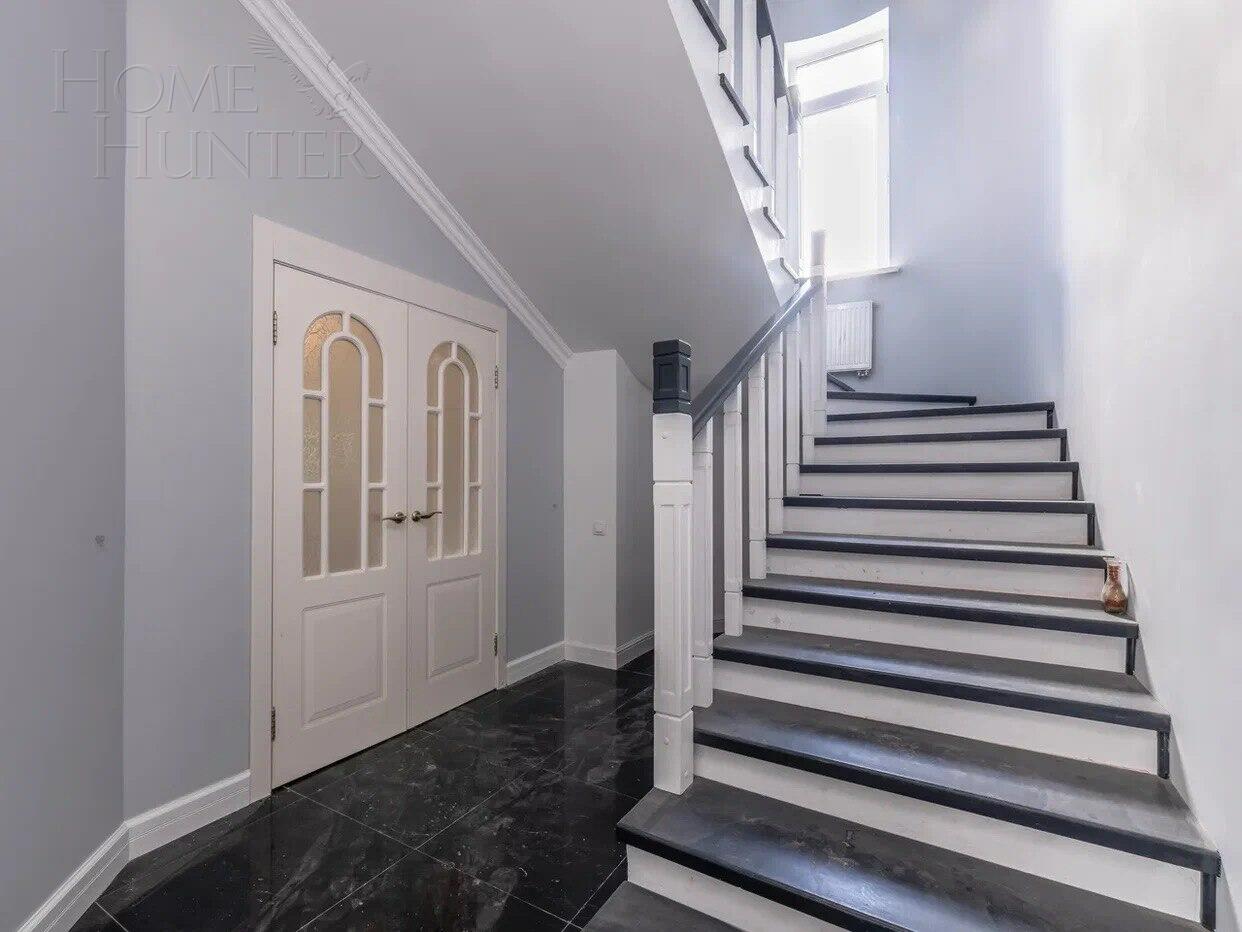 2-этажный коттедж 300 м² с отделкой