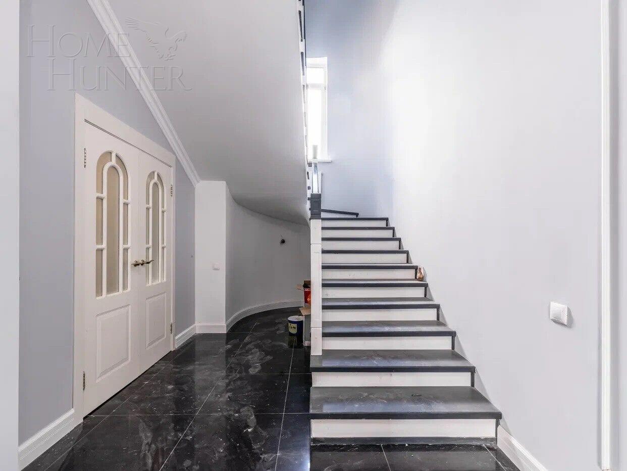 2-этажный коттедж 300 м² с отделкой