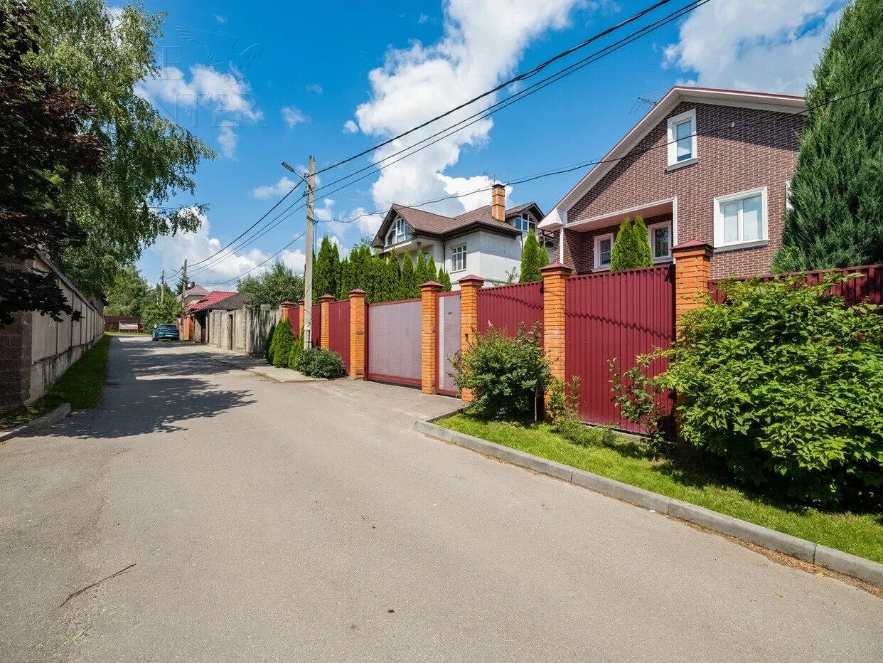 2-этажный коттедж 300 м² с отделкой