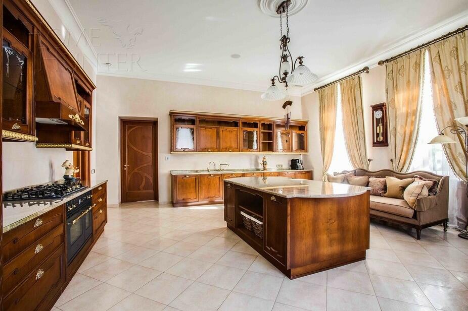 2-этажный коттедж 1 100 м² с отделкой