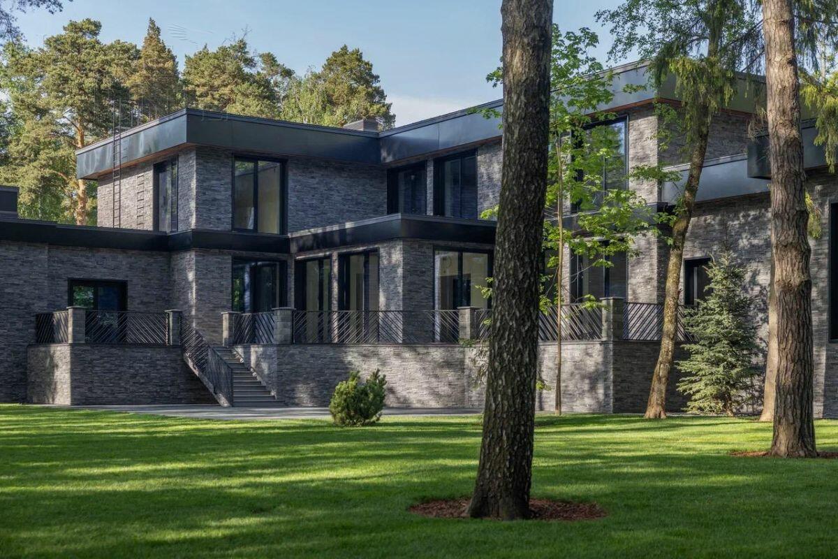 2-этажный коттедж 1 700 м² без отделки