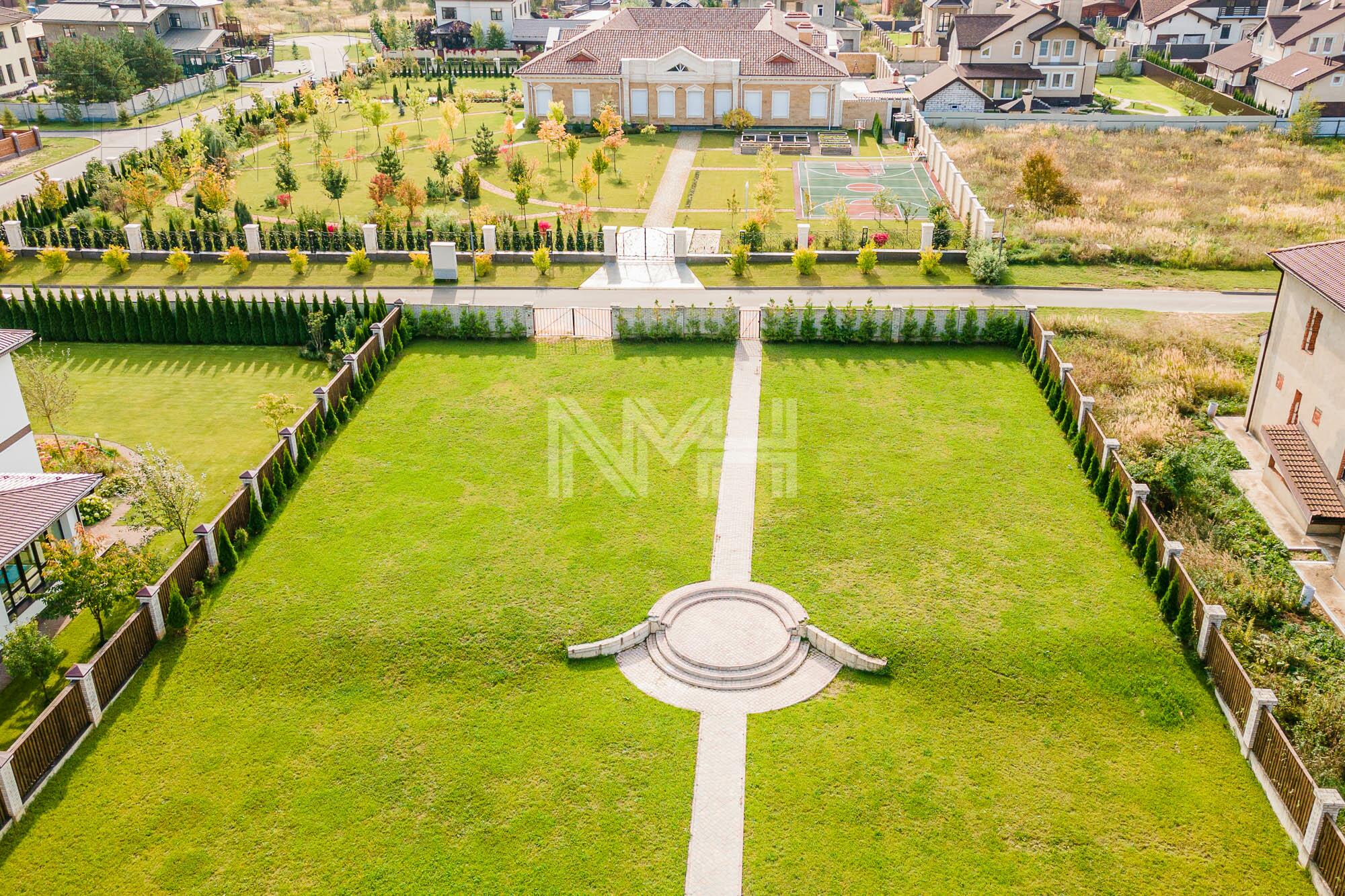 2-этажный коттедж 1 036 м² с отделкой