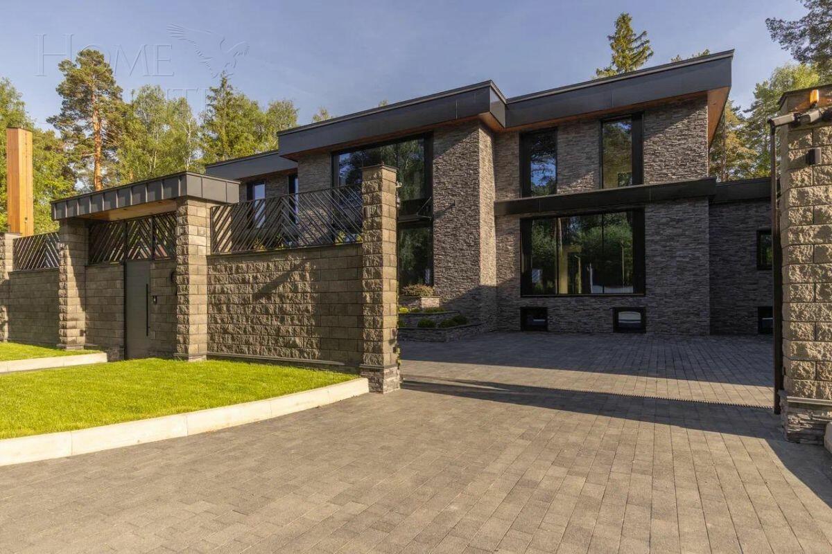 2-этажный коттедж 1 700 м² без отделки