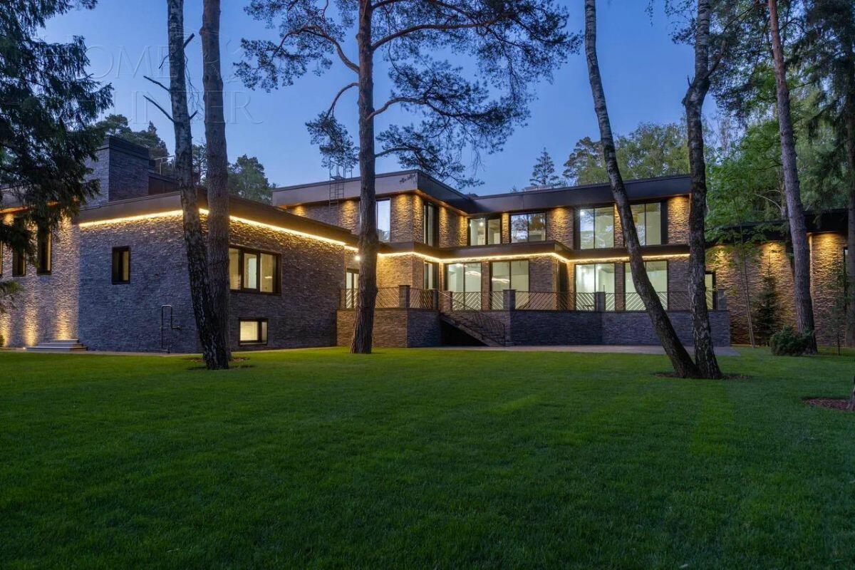 2-этажный коттедж 1 700 м² без отделки