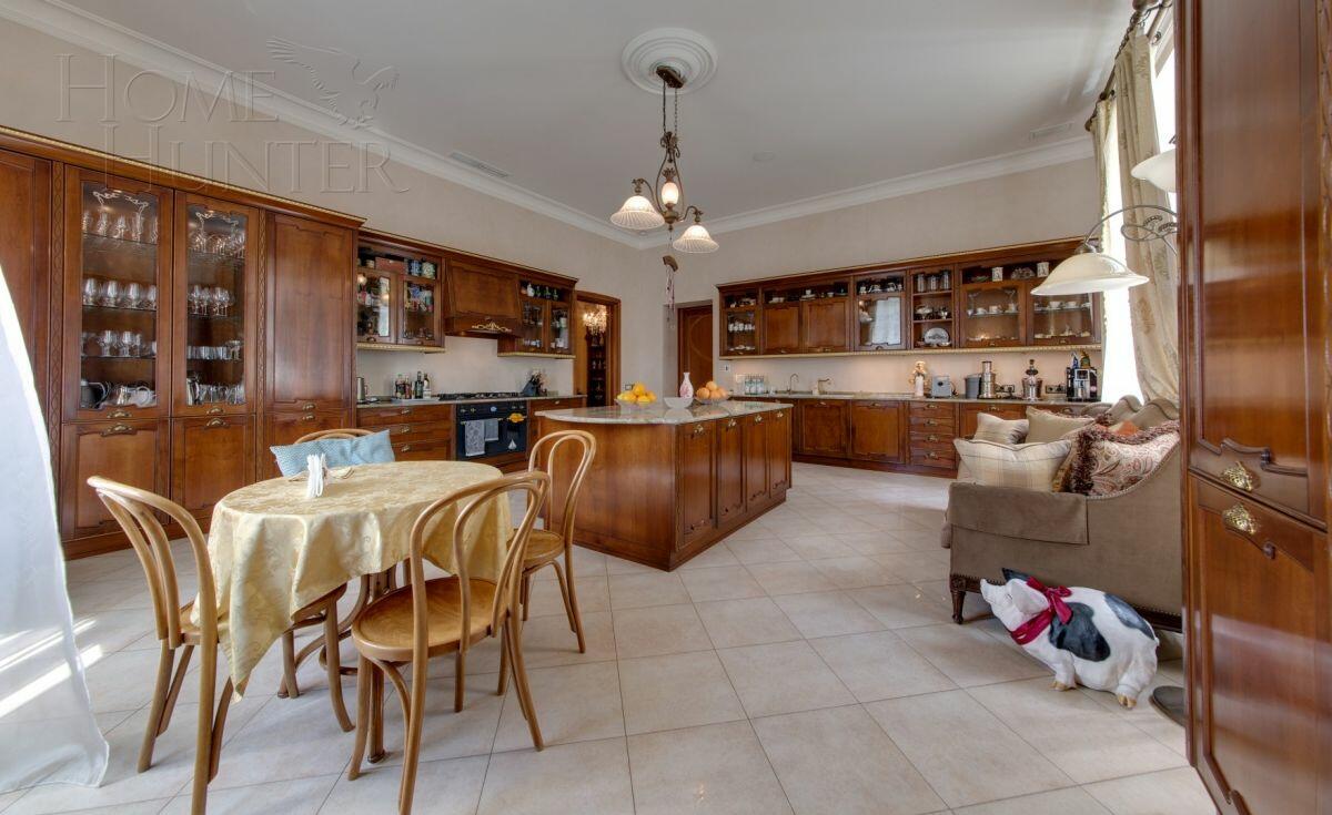 2-этажный коттедж 1 100 м² с отделкой