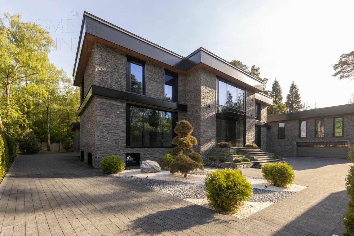 2-этажный коттедж 1 700 м² без отделки