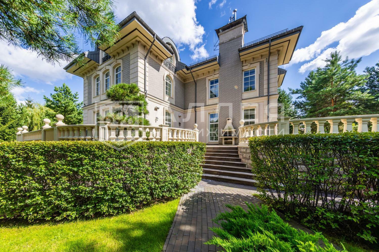 2-этажный коттедж 1 200 м² с отделкой