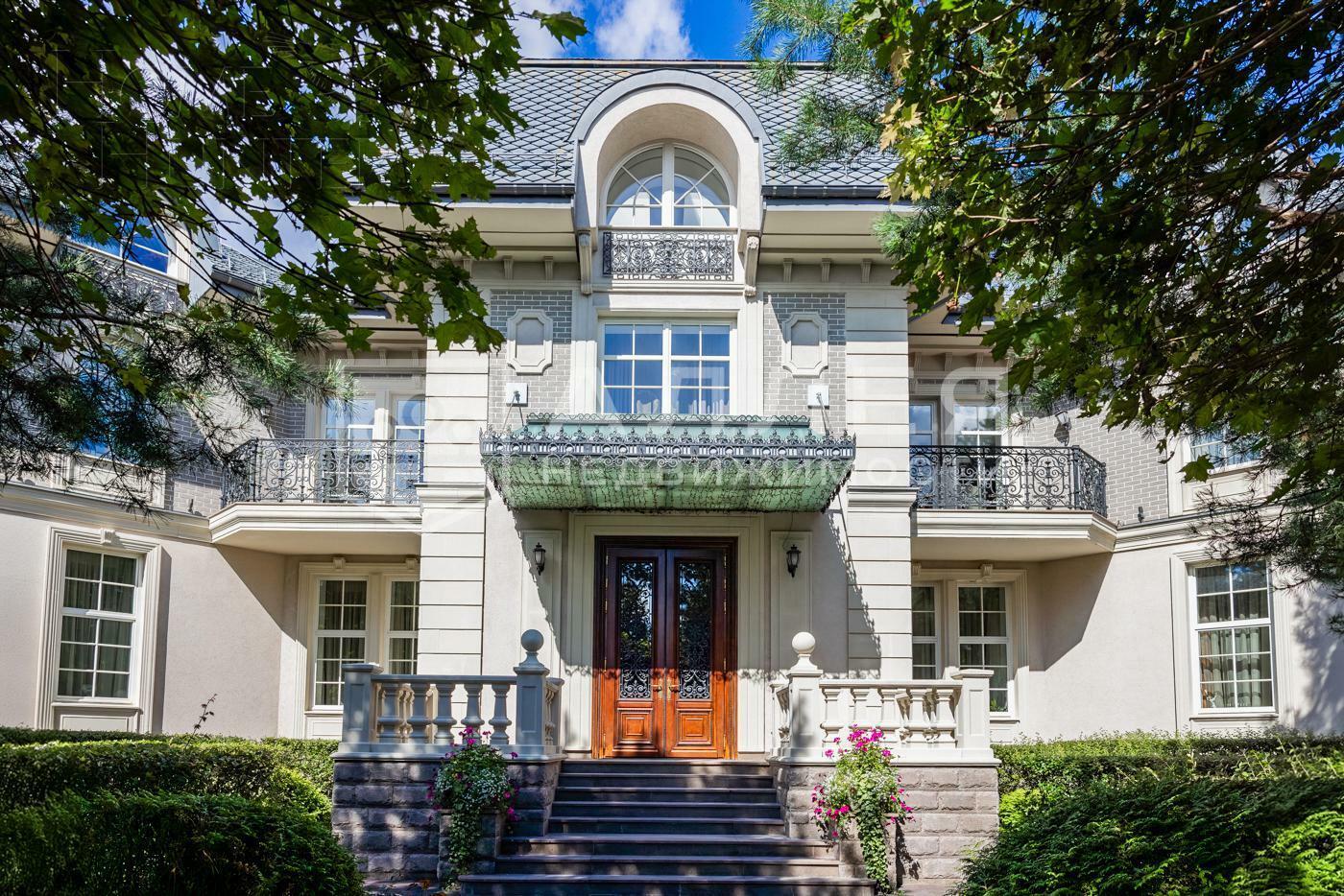 2-этажный коттедж 1 200 м² с отделкой