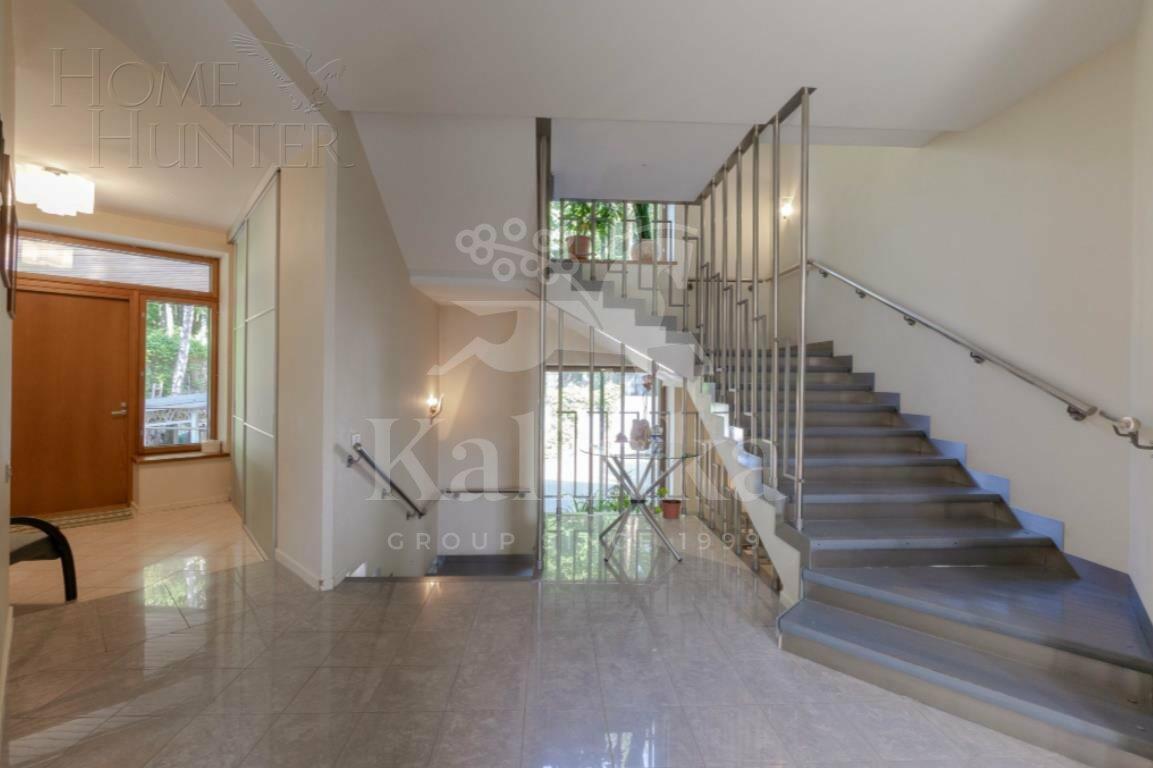 2-этажный коттедж 600 м² с отделкой