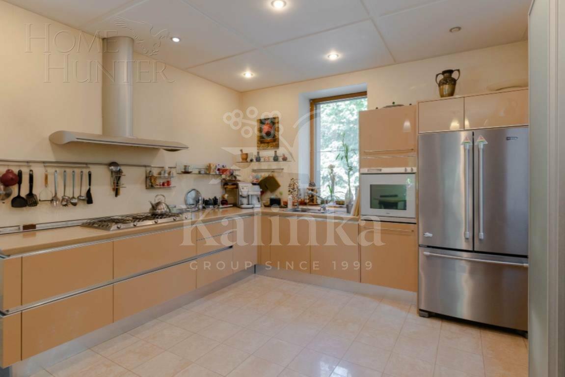 2-этажный коттедж 600 м² с отделкой