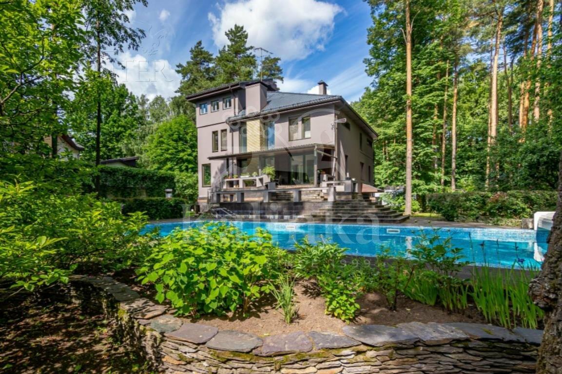 2-этажный коттедж 600 м² с отделкой