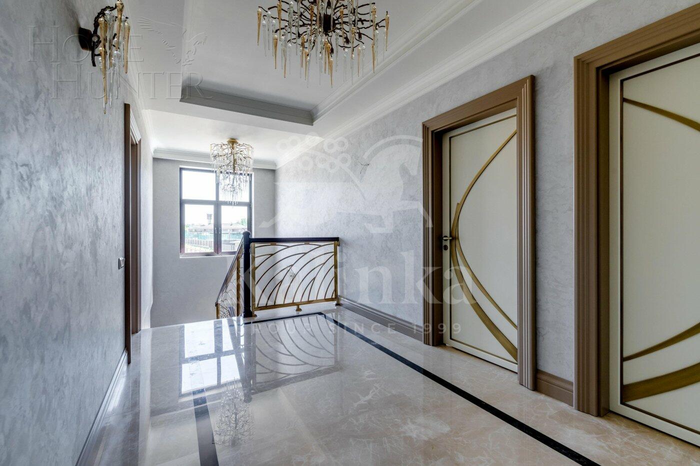 2-этажный коттедж 400 м² с отделкой