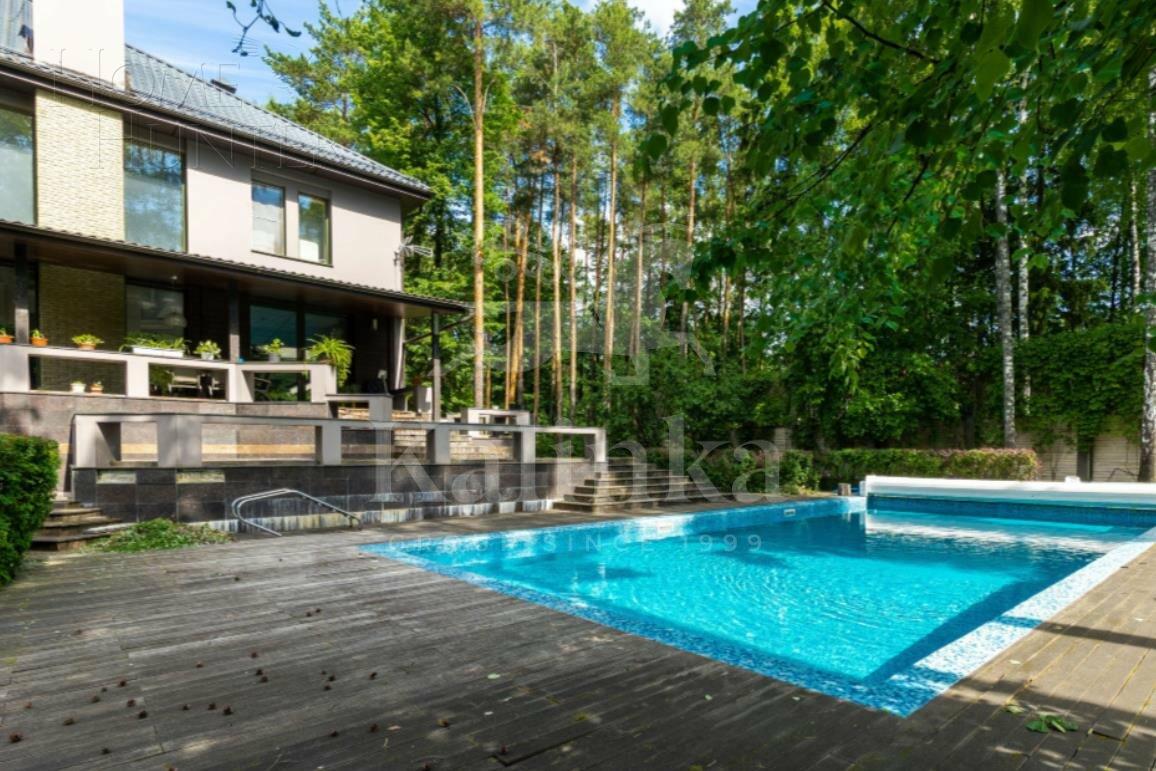 2-этажный коттедж 600 м² с отделкой