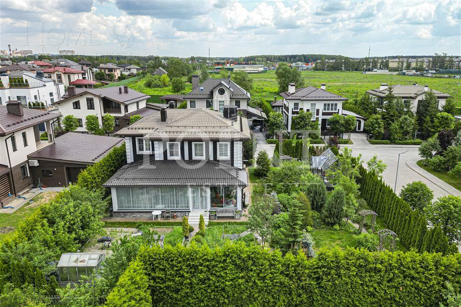 2-этажный коттедж 260 м² с отделкой