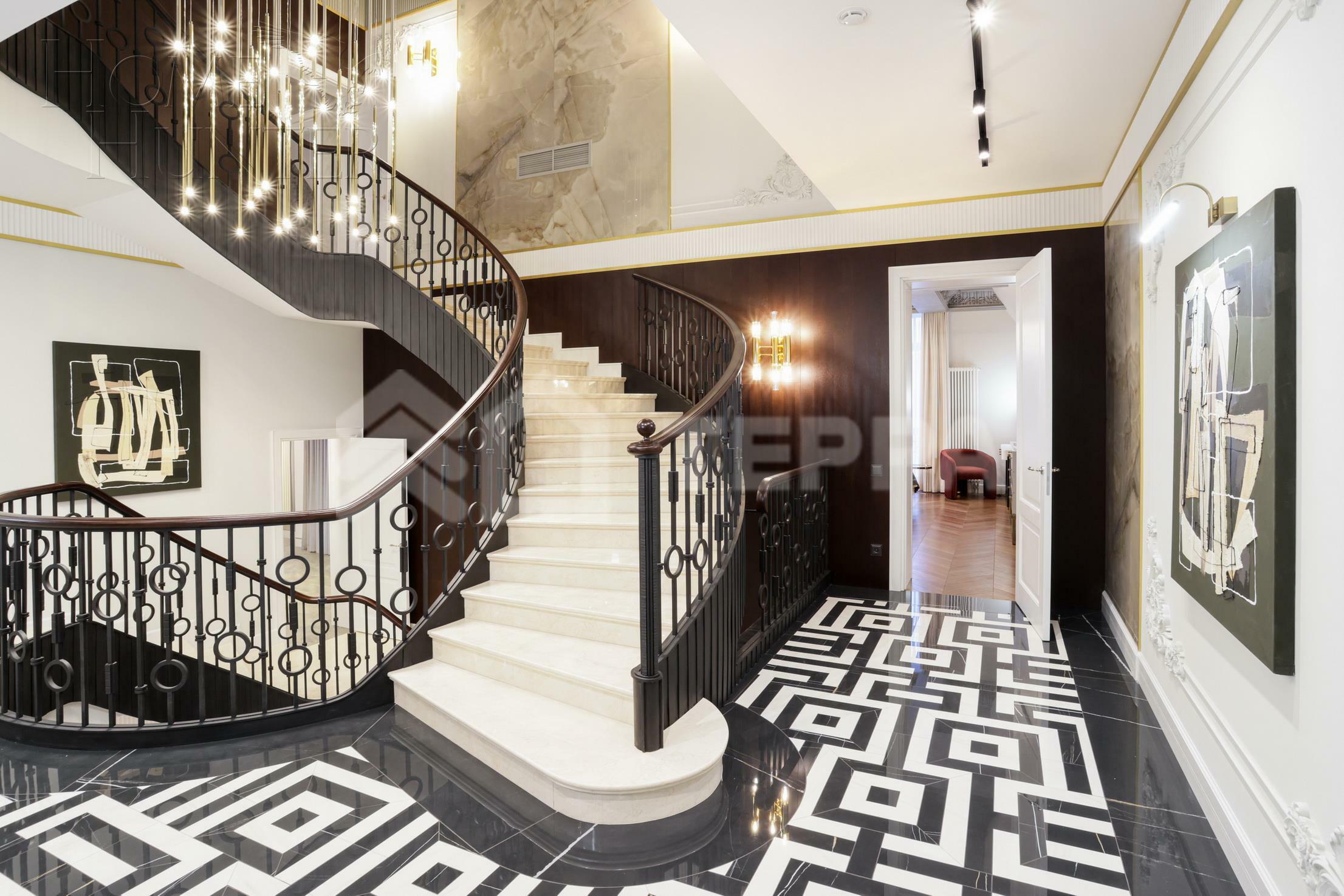 2-этажный коттедж 702 м² с отделкой