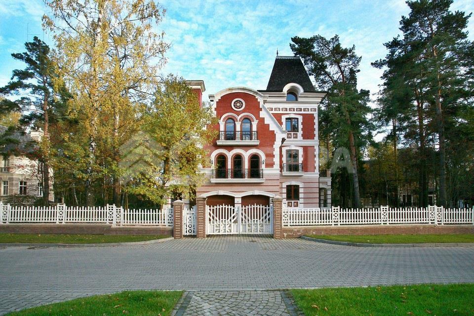 2-этажный коттедж 702 м² с отделкой