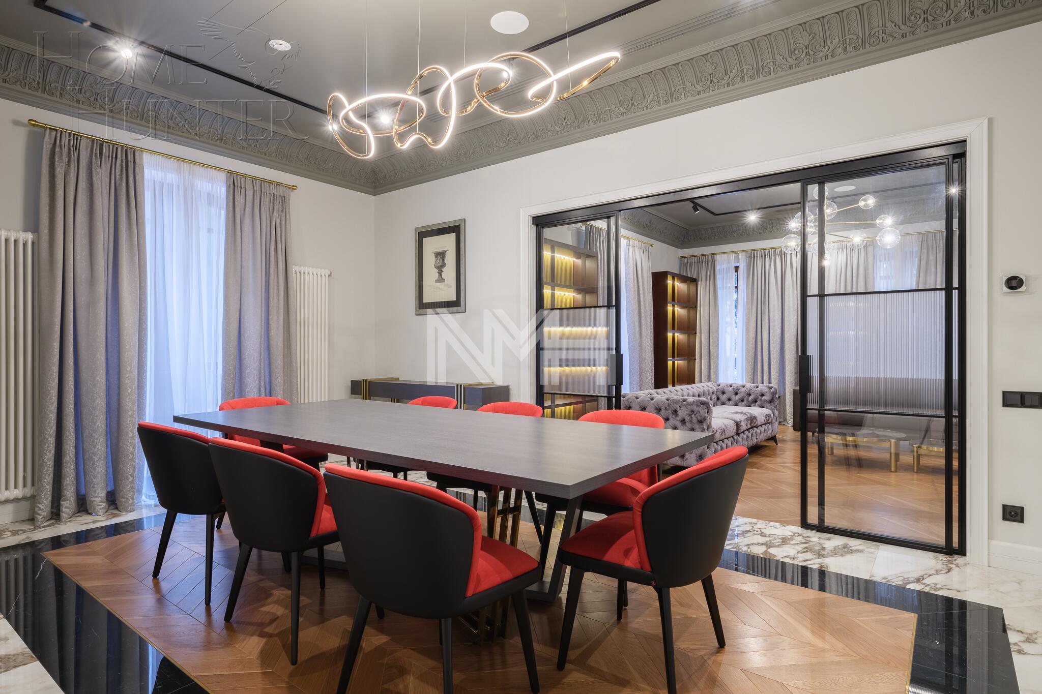 2-этажный коттедж 702 м² с отделкой