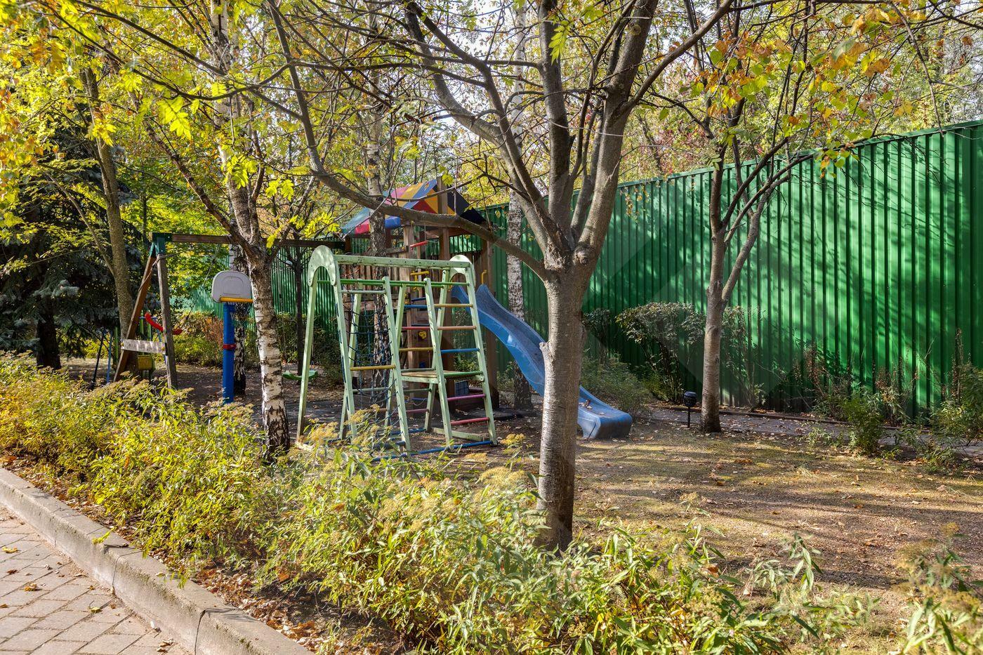 2-этажный таунхаус 680 м² с отделкой