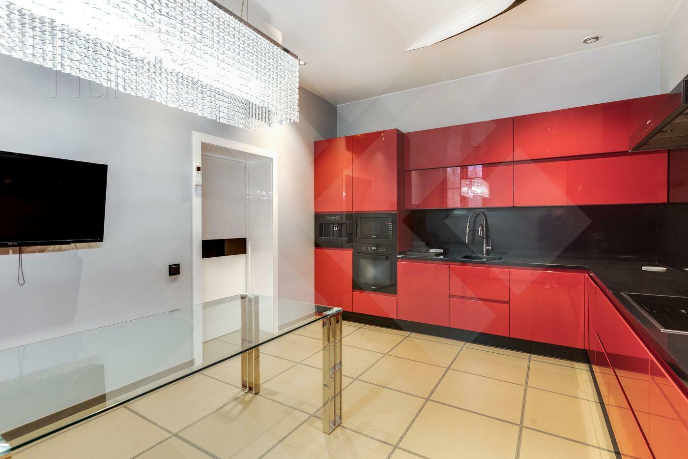 2-этажный таунхаус 680 м² с отделкой