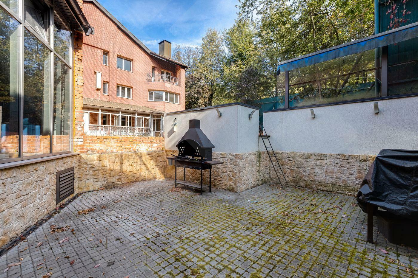 2-этажный таунхаус 680 м² с отделкой