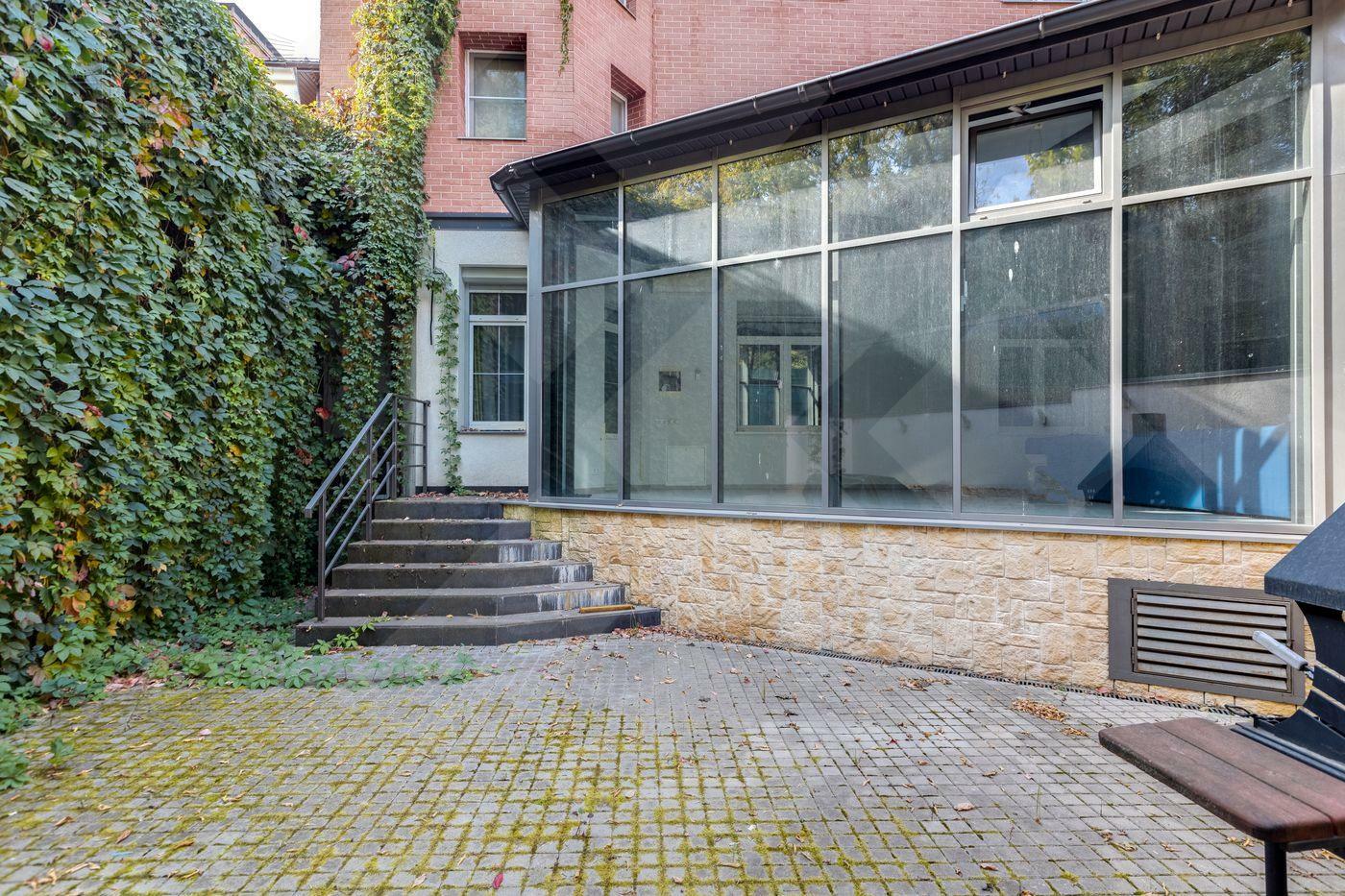 2-этажный таунхаус 680 м² с отделкой