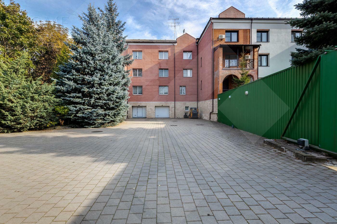 2-этажный таунхаус 680 м² с отделкой