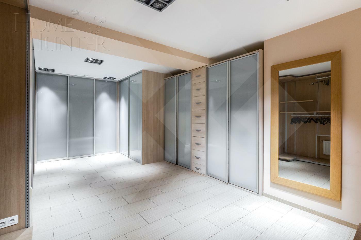 2-этажный таунхаус 680 м² с отделкой