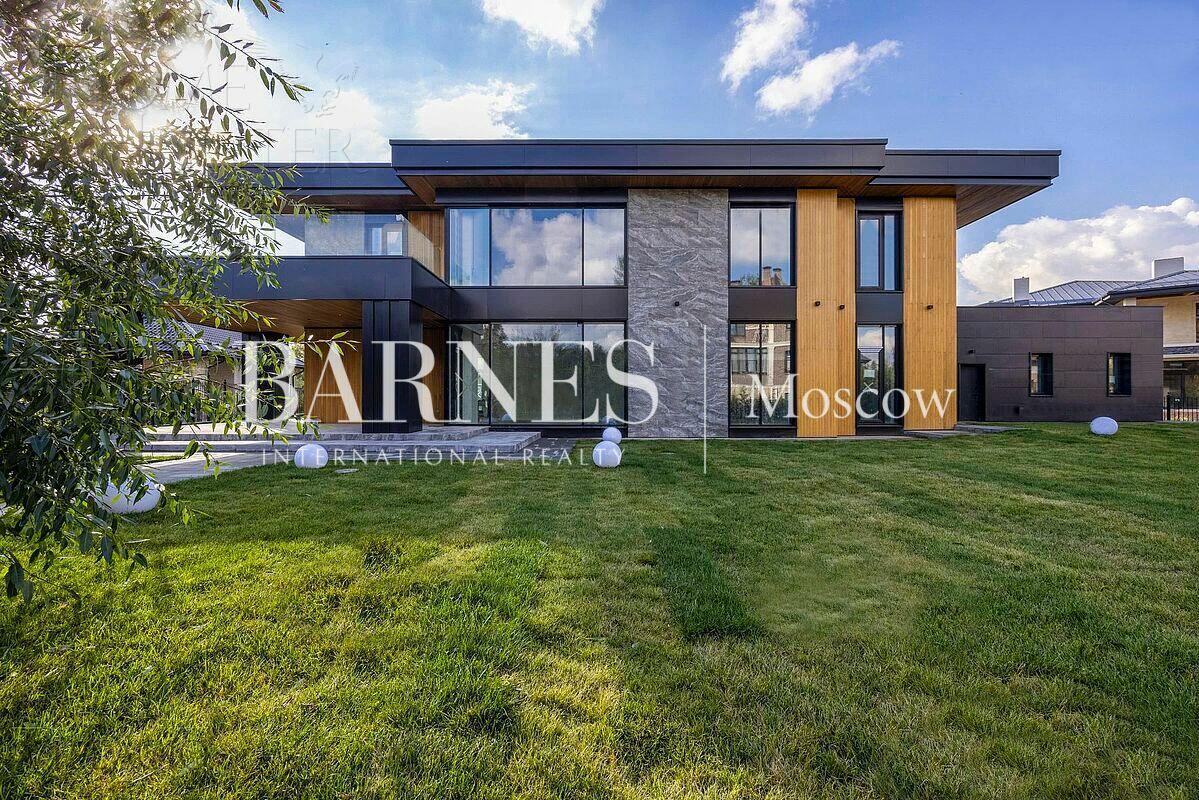 2-этажный коттедж 853.2 м² без отделки