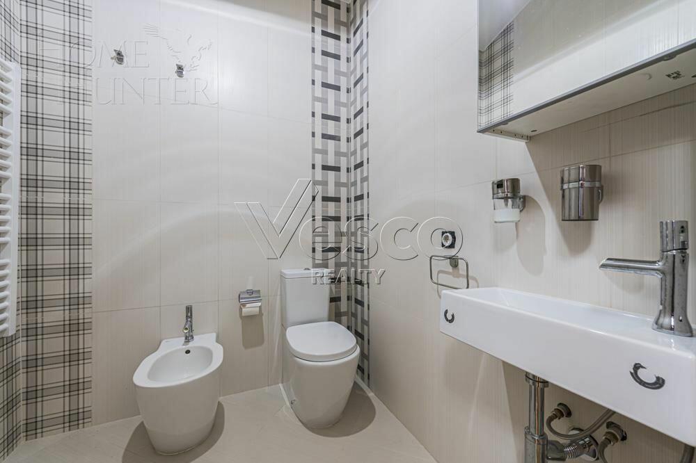 3-этажный таунхаус 700 м² с отделкой