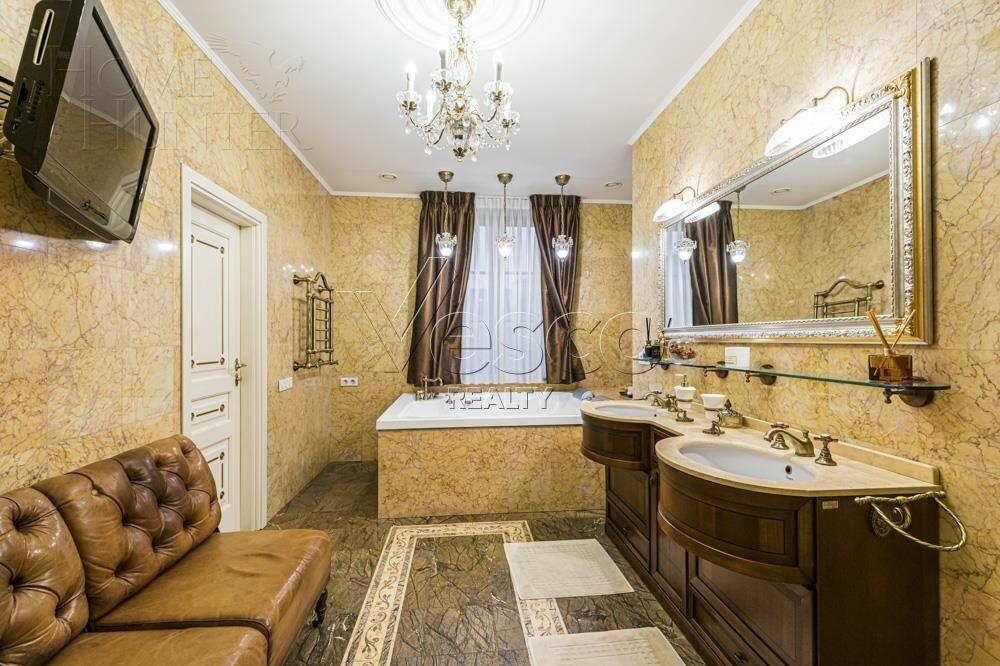 3-этажный таунхаус 700 м² с отделкой