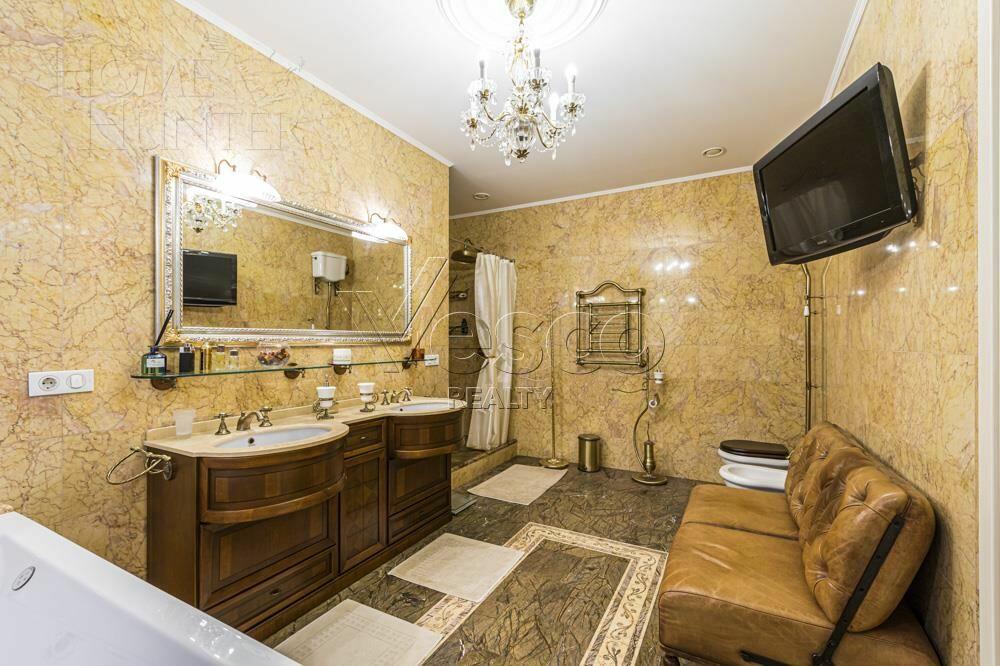 3-этажный таунхаус 700 м² с отделкой